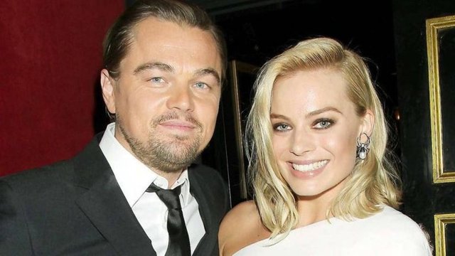 24. Gençliğinde cimriydi; barlarda bahşiş vermiyordu.