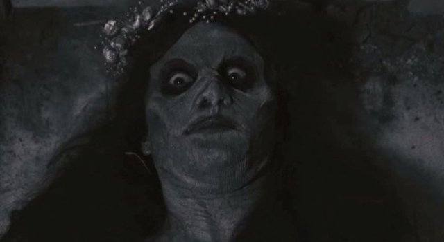 5. Demonomani: Kötü ruhlar tarafından ele geçirildiğine inanma takıntısı