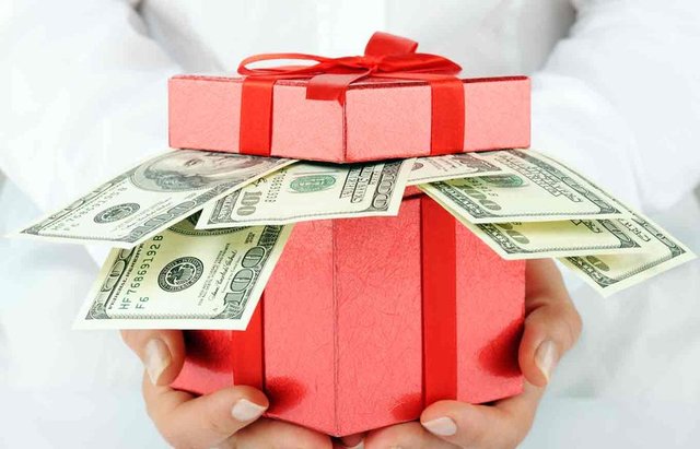 Bu takıntıya sahip kişilerde hediye verme isteği bir başkasını mutlu etme ya da iyilik yapma isteği olarak görülmüyor.