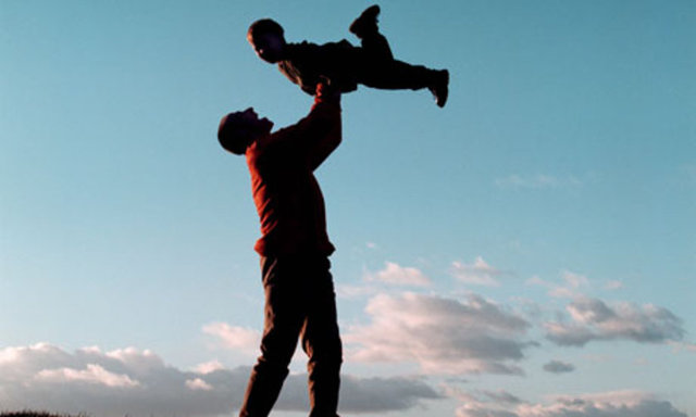 2. Bacak kaslarınız da beklemediğiniz kadar sağlamlaşır. Eğer iki katlı bir evde yaşıyorsanız merdivenleri günde yaklaşık 243 kere inip çıkmaya alışacaksınız.