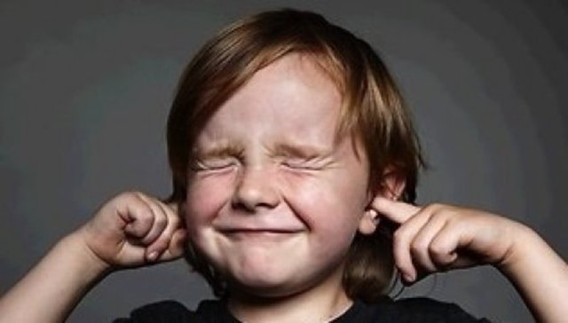 Hastalık olmadan da çok fazla miktarda ve hızlı yemek yemek, asitli ve baharatlı yiyecekler, yiyeceklerin çok soğuk veya çok sıcak yenmesi, alkol tüketimi gibi nedenlerle de kısa süreli hıçkırık gelişebiliyor.