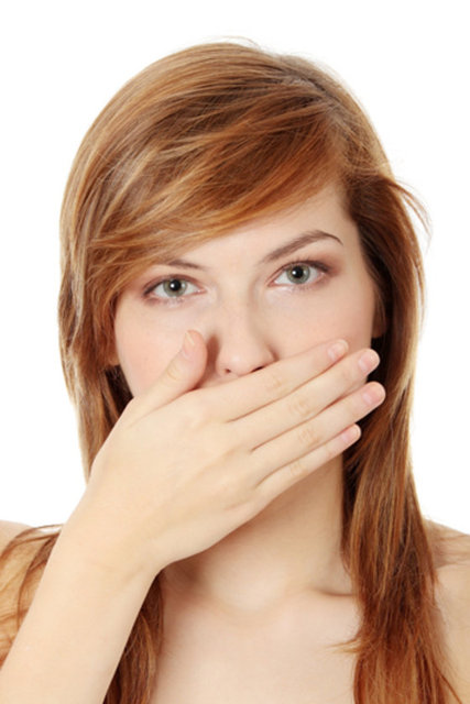 4-Boğazda uyarıya neden olabilecek bir küçük kaşık toz şeker yutmak.