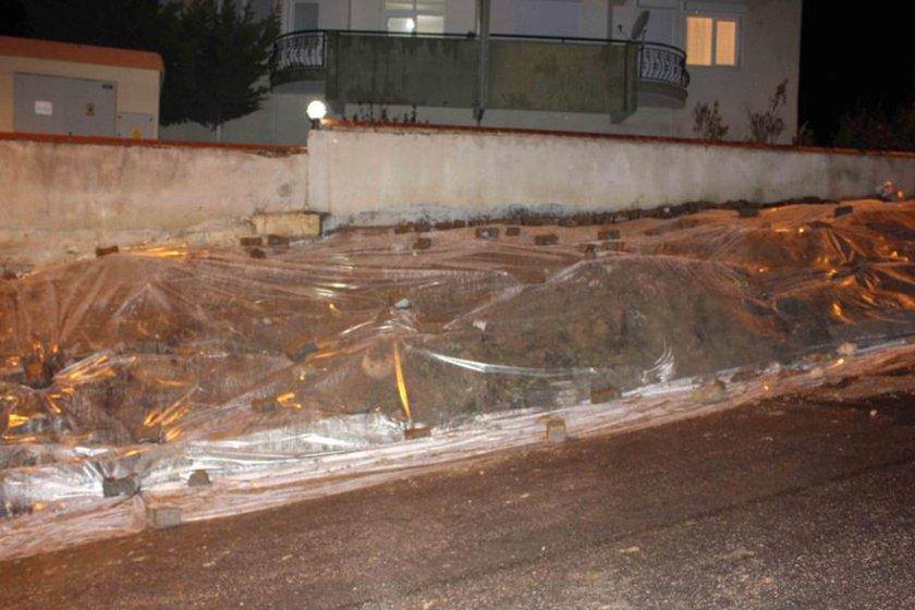 Belediyeden toprak kaymasına ilginç önlem, izmirde toprak kayması Son Belediyeden toprak kaymasına ilginç önlem, izmirde toprak kayması Son