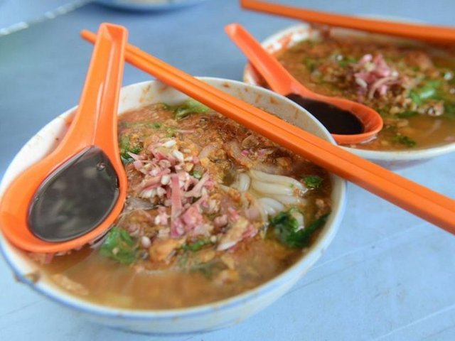 14. Baharatlı balıklı noodle çorbası (Malezya)