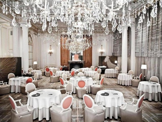 19. Alain Ducasse au Plaza Athénée'de 380 Euro'luk menüyü tadın