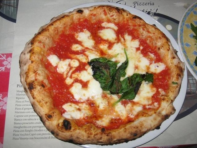 3. Napolitan pizza (İtalya)