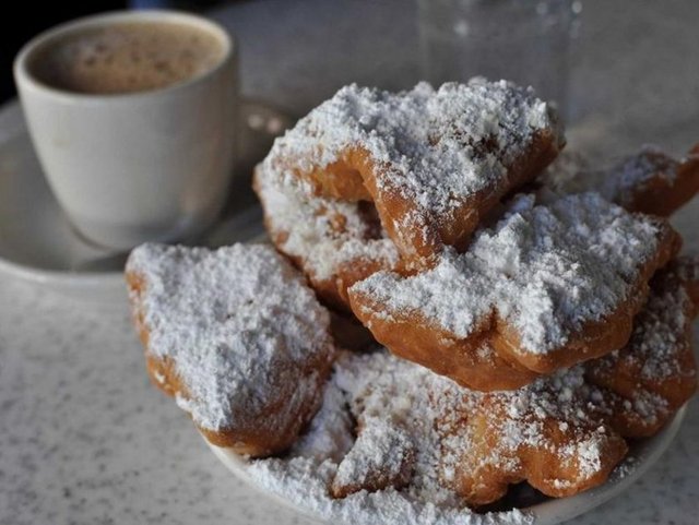 8. Cafe du Monde'de şekerli çörek (ABD, Louisiana)