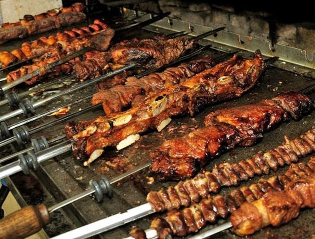18. Brezilya'da açık ateşte pişirilmiş et -  -