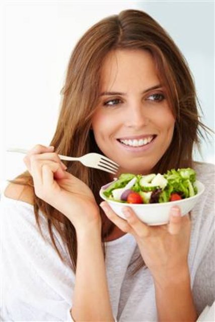 Öğünlerinde yemeğin 2/3'ünü sebze ve salata ile doldur.