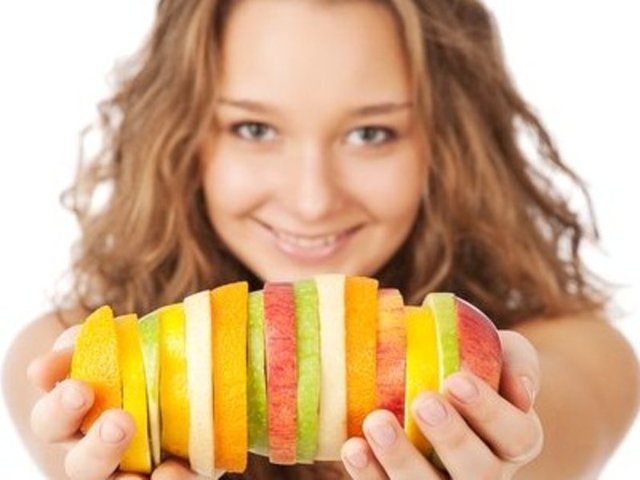 Diğer yemeklere göre daha az kalorili olan sebze ve salata türleri, öğünlerini daha sağlıklı ve hafif bir hale getirir.