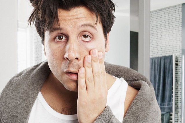 Akşamdan kalma hali:   Akşamdan kalma halinden kurtulmanın en çabuk yollarından biri, balla tatlandırılmış bir muzlu milkshake yapmaktır.