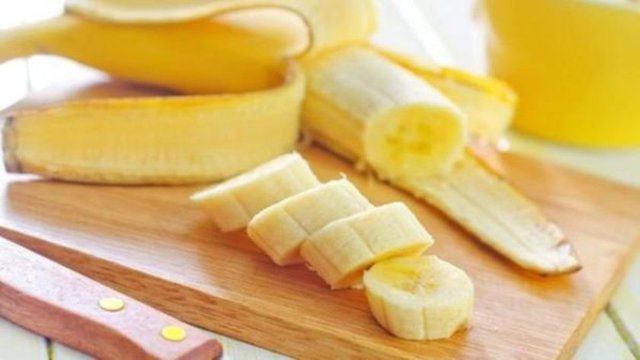 Bunun nedeni ise muzun,  vücutta serotonine (kişiyi rahatlatan ve genellikle mutlu hissettiren etkiye sahiptir) dönüştürülen bir protein olan triptofan içermesidir. -