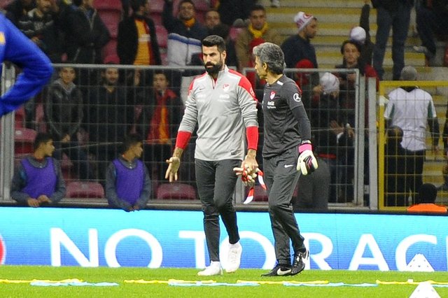 - Milli takim kalesini kufurden sonra terkeden kaleciyi kendi oynadigi takimda kufur edildiginde de terk ederken gormek isterim