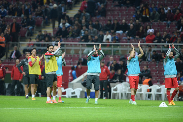 -  -  -  - - Volkan Demirel'in cezası 2 ay ile 1 yıl arası müsabakalardan men. - Talimat öyle diyor! -