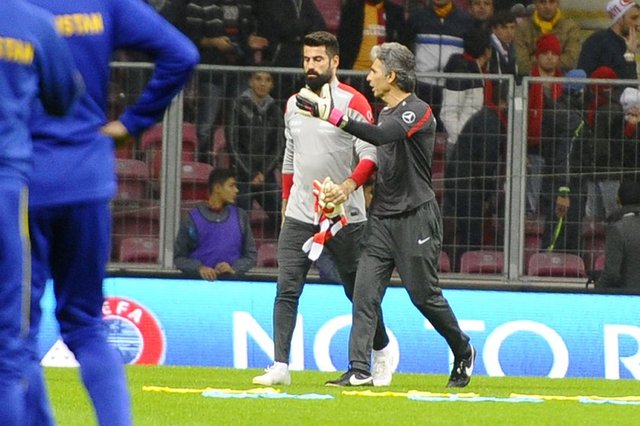 - Volkan Demirel küfür yüzünden stadı terketmiş. Çok ahlaklıdır kendisi