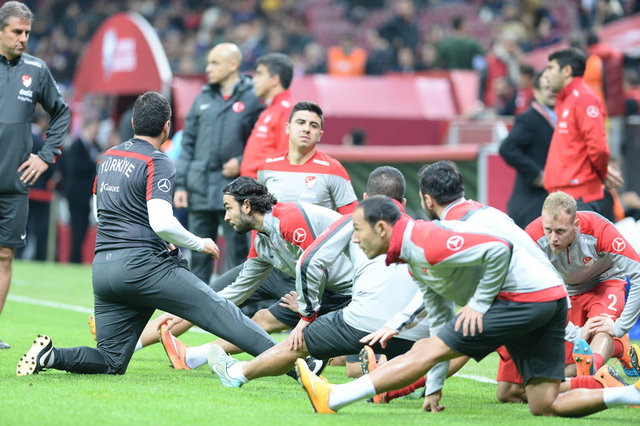 - Bundan önce birçok maç Kadıköy'de oynanıyordu. Bırakın tepkiyi Selçuk ve - Terim'e destek verildi.
