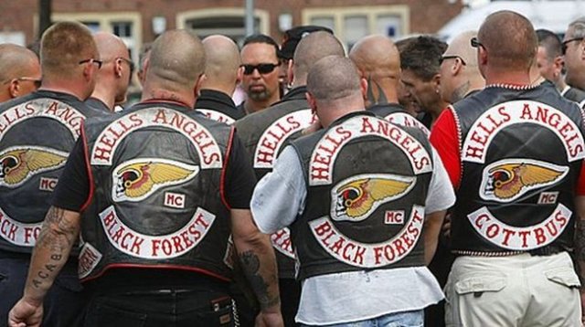 Hell's Angels -  - Dünya çapında bilinen en popüler motorcu çetesidir. Gaddarlıklarıyla ün salan bu sert çocuklar birçok mafya grupları ve suç örgütleriyle yasa dışı işbirlikleri de yapmıştır. Ancak Hell's Angels bu şekilde anılmak istememektedir.