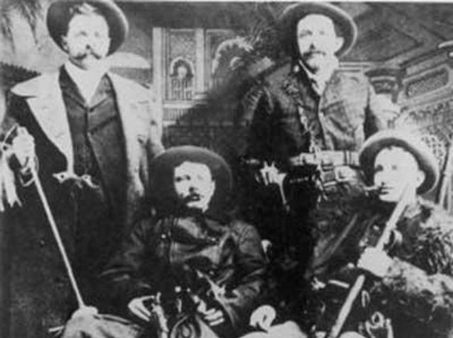 James- Younger Gang -  - Listedeki diğer çetelerin aksine Jesse James ve 'suç ortakları' aramızda değiller.