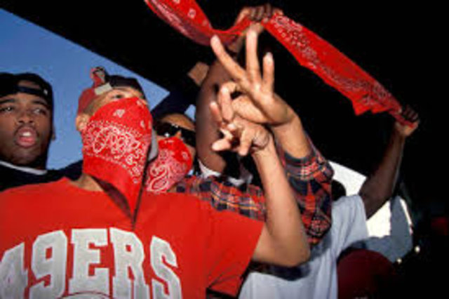 Kendi çetelerini kurmalarıyla beraber sayıları düşmanının 3 katına çıktı ki bunun sebebi, bugün de devam eden şiddetli eylemleriydi.