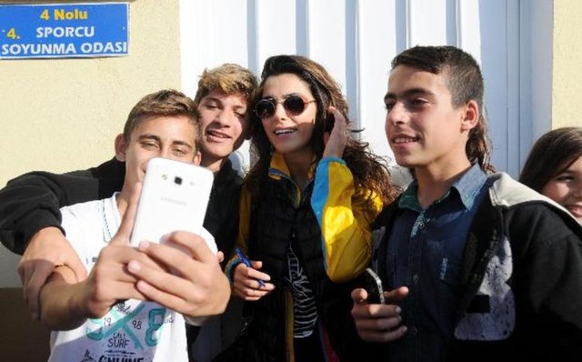 Serenay Aktaş, formasını giydiği 1207 Antalya Muratpaşa Belediyespor takımıyla maça yedek kulübesinde başladı.