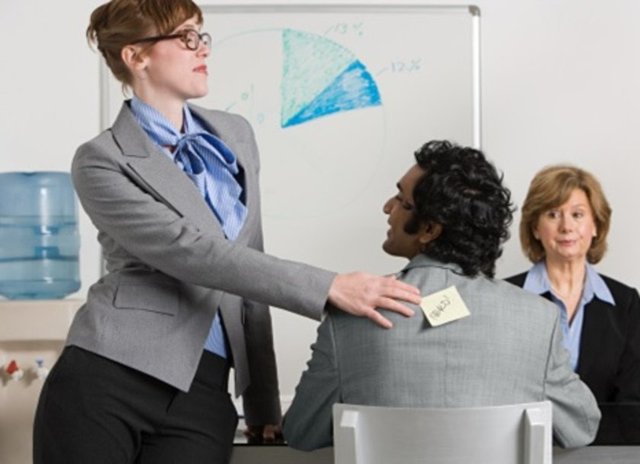 Amerika'da yapılan bir araştırmaya göre 54 milyon çalışan kariyerlerinin bir döneinde zorbalığa maruz kalıyor. Çalışanların %70'i iş yerlerinde zorbalığa maruz kaldığını ya da şahit olduğunu belirtiyor.