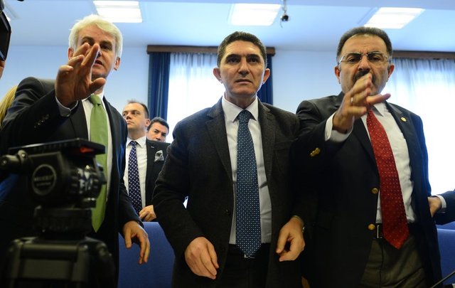 TBMM Plan ve Bütçe Komisyonu'nda İçişleri Bakanlığı'nın 2015 yılı bütçe görüşmelerinde "Kürdistan" tartışması yaşandı.