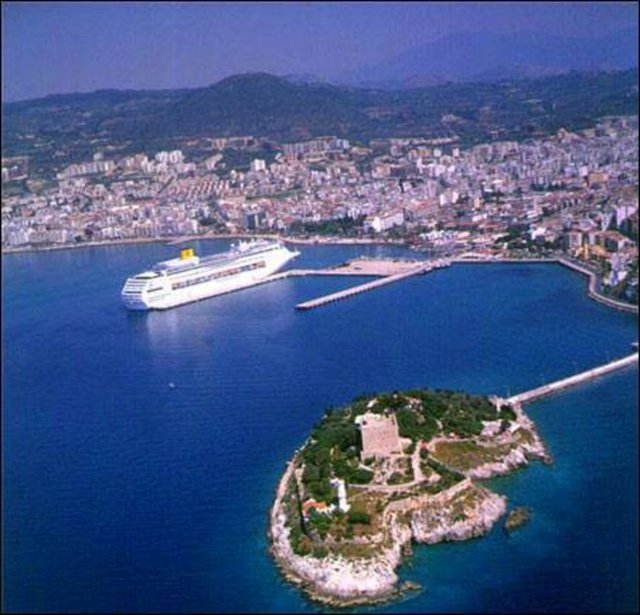 Kuşadası Nüfusu: 94.995 Bağlı olduğu il: Aydın