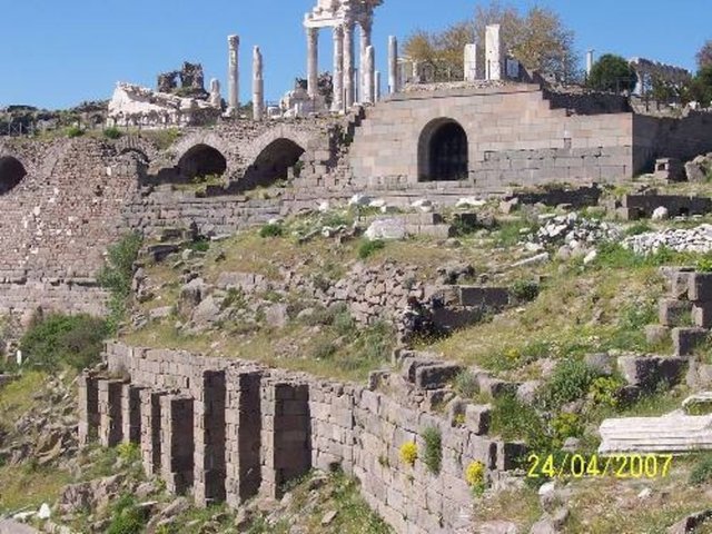Bergama Nüfusu: 101.217 Bağlı olduğu il: İzmir