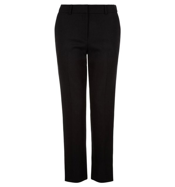 Siyah kumaş pantolon. İşte kadın ve erkek dolaplarının ortak olmazsa olmaz parçası siyah pantolon. Bu kışta çok ihtiyacınız olacak.