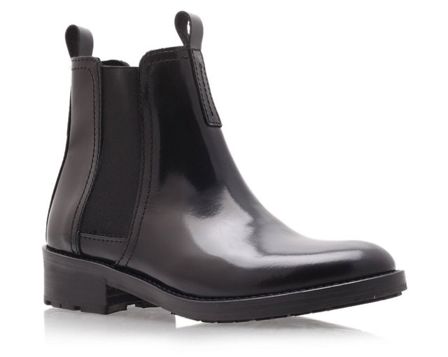 Chealsea bot. Geçen sezonun armağanı Chelsea botları bir önceki olmazsa olmaz skinny jean'lerinizle kombinleyebilirsiniz.