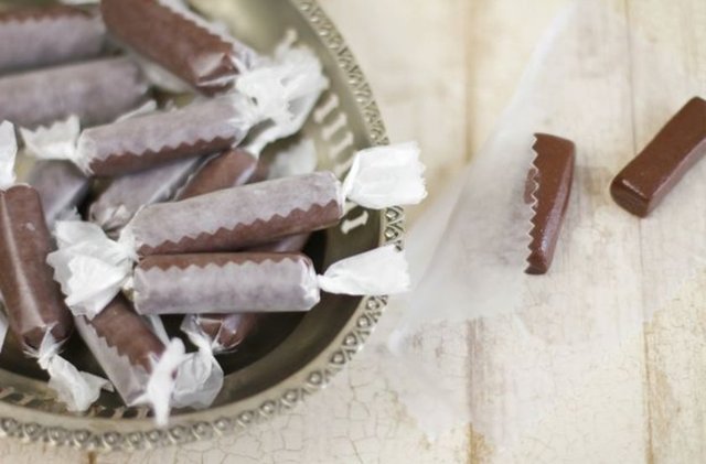 Homemade Tootsie Rolls: Ev yapımı çikolata çubukları