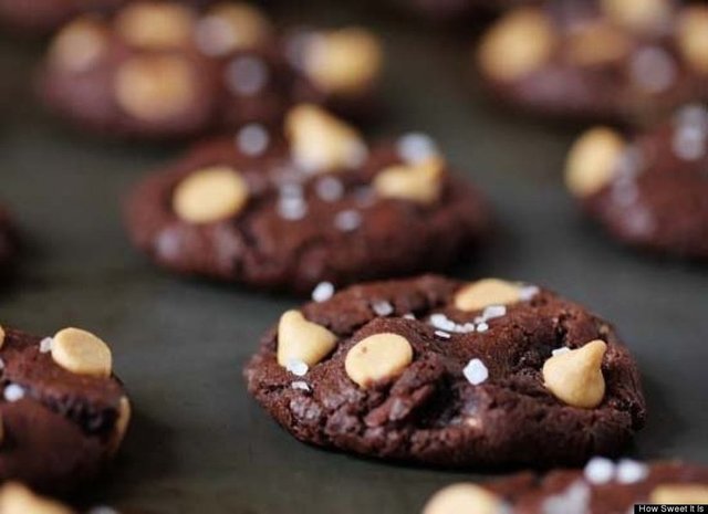 Salted Dark Chocolate Truffle Cookies: Tuzlu bitter çikolata trüflü kurabiye