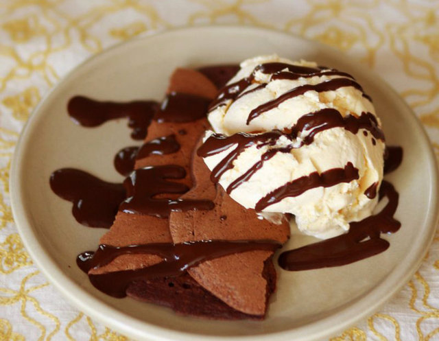 Dark Chocolate Crepes: Bitter çikolatalı krep
