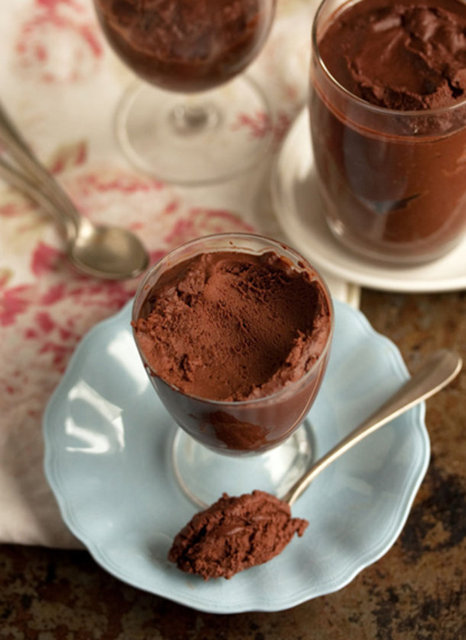 Three-Ingredient Chocolate Mousse: Üç çikolatalı mus