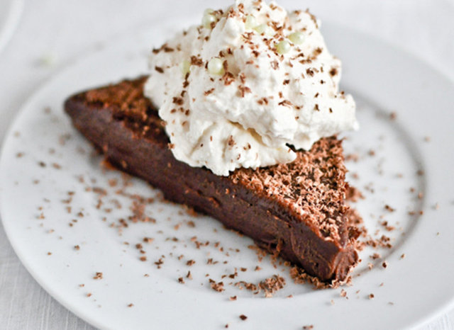 No Bake Milk Chocolate Truffle Cake: Sütlü çükolatalı trüf pasta (pişirilmiyor)