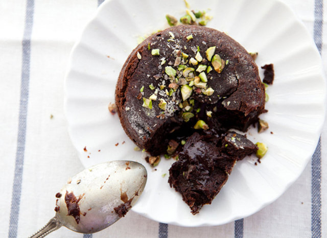 Molten Chocolate Cakes: çikolatalı yumuşak kek