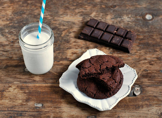 Dark Chocolate Muffin Top Pan Cookies: Bitter çikolatalı muffinden yapılan kurabiye