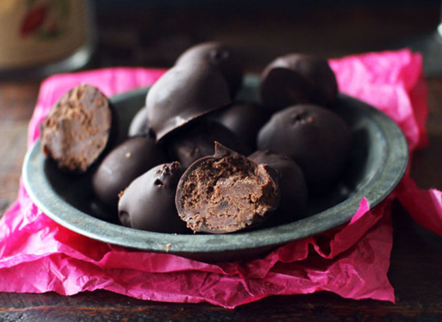 Dark Chocolate Truffles: Bitter çikolatalı trüf