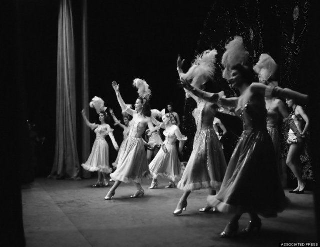 Columbia Burlesque Theatre'da bir gösteri - 1956