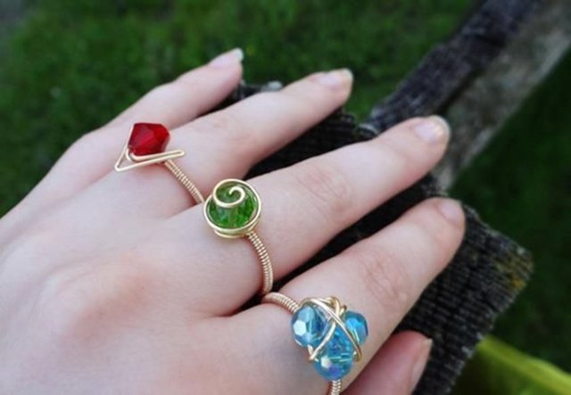 Sihirli element formunda yüzükler