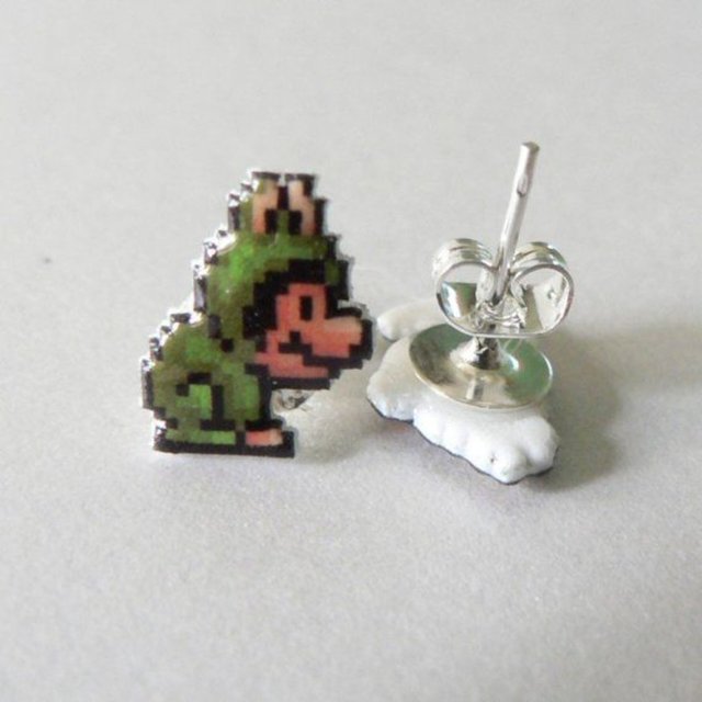 Super Mario küpeleri