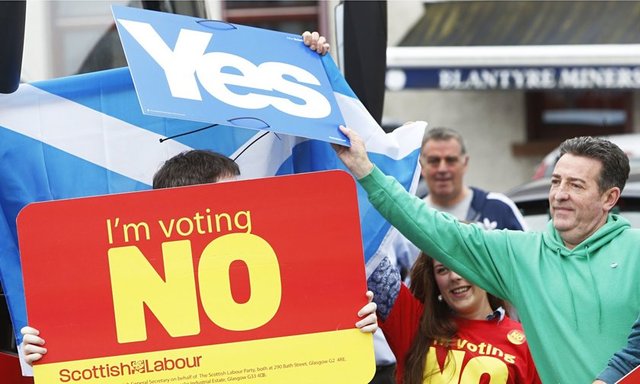 Indyref:  İskoçya'nın Birleşik Krallık'tan ayrılmak için yaptığı başarısız olan referandumu tanımlamak için kullanılan kısaltma. -