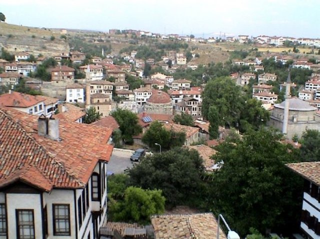 Karabük  - Verdiği göç: 11.676  - Aldığı göç: 13.652