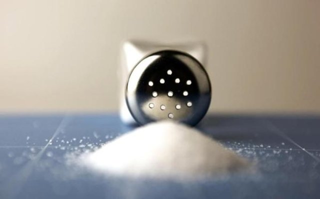 1 tatlı kaşığı 6 gram tuz içeriyor.