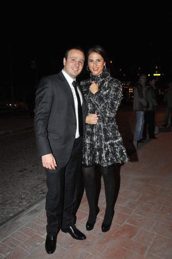 Doğum yapmadan önce bebeğinin gelişini partiyle kutlayan