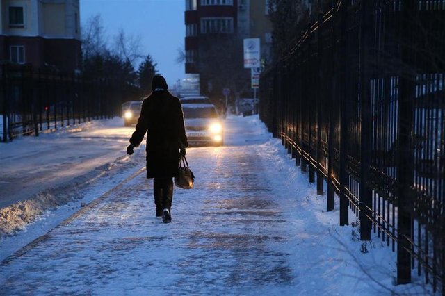 Kazakistan Meteoroloji Merkezi (Kazgidromet) geçen hafta sonu yaptığı uyarıda,  Astana'da hafta başında kar, kuvvetli rüzgar ve buz beklendiğini duyurmuştu.