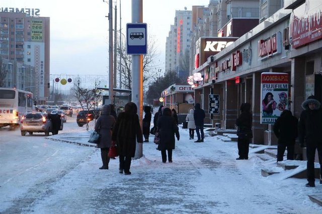 Kazgidromet, Kuzey Buz Denizi'nin Norveç ile Rusya arasında kalan "Barents Denizi"den gelen hava akımından kaynaklı olarak Kostanay, Akmola, Kuzey Kazakistan, Pavlodar ve Karaganda bölgelerinde sıcaklıkların -30 dereceye kadar düşebileceğini belirtmişti.
