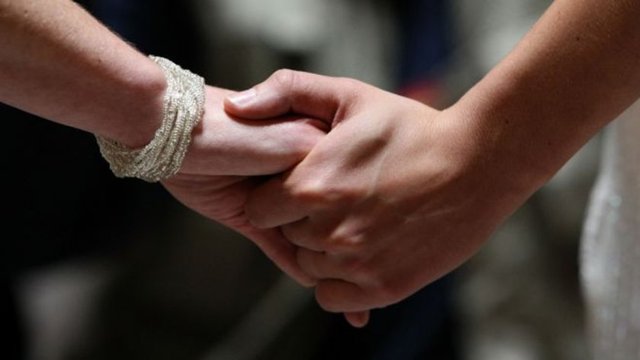 Gizliliklerine önem veren, başkalarının sırlarını kolayca öğrenebilen güç ve kontrol kurmaktan hoşlanan, sözlerinin dinlenmesini isteyen.