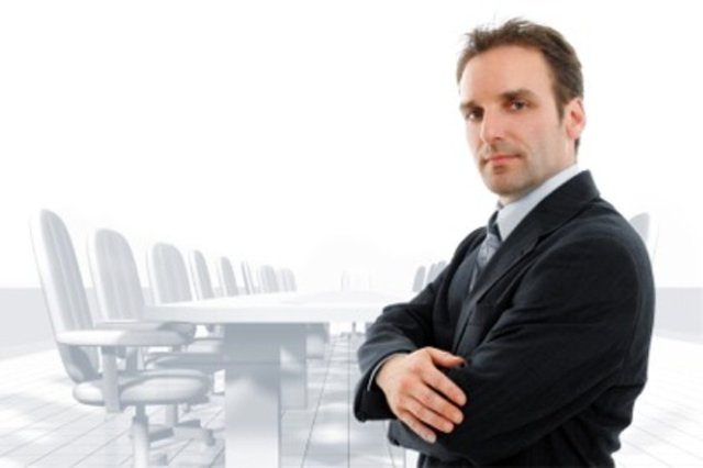 Hoşsohbetli, neşeli, etrafını rahatlatan, vicdanlı para harcamayı seven, kaliteye önem veren, gururlu.