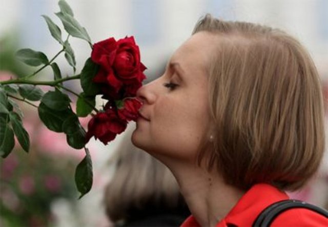 Fiziksel ve zihinsel anlamda hızlı ve aktif hareket edebilen sözleriyle ilgi uyandırabilen, zekasıyla her türlü sorunun üstesinden gelebilen.